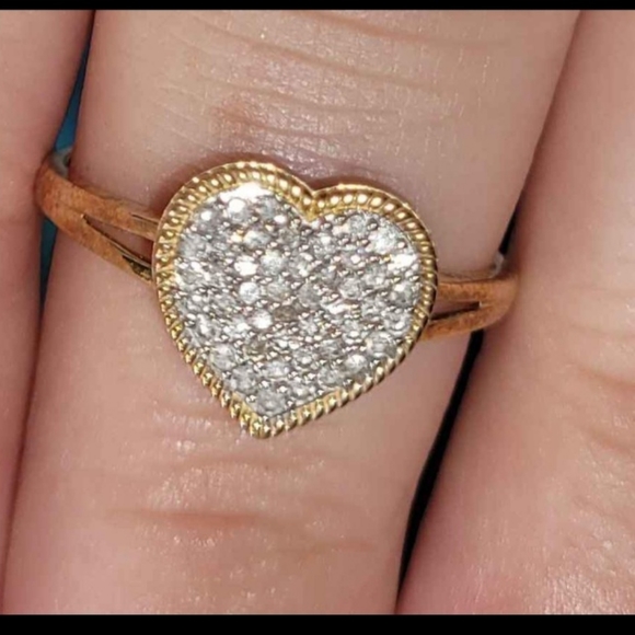 10K gold and diamond ring - Picture 2 of 5